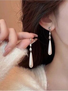 SHEIN White Pearl Teardrop Dangle Earrings with Silver Accents